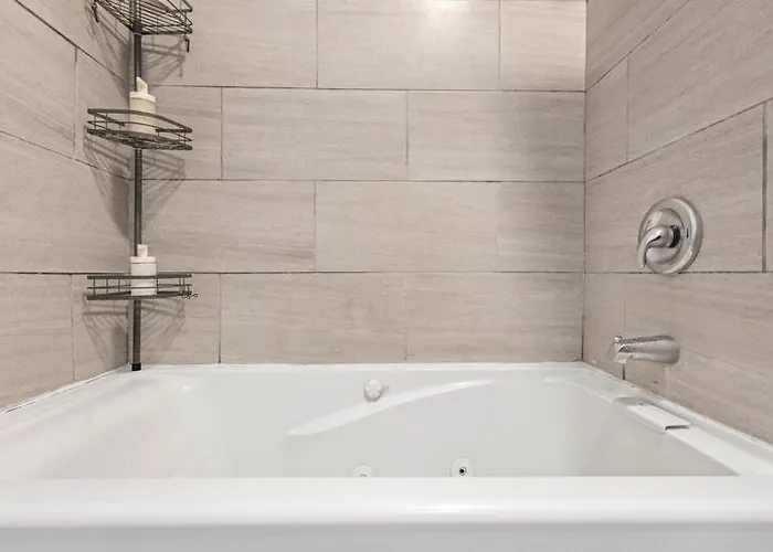Apartment New Luxurious 5bd-2ba Duplex-free Wine-2car Parking