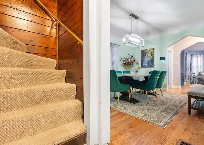New Luxurious 5bd-2ba Duplex-free Wine-2car Parking Apartment Chicago