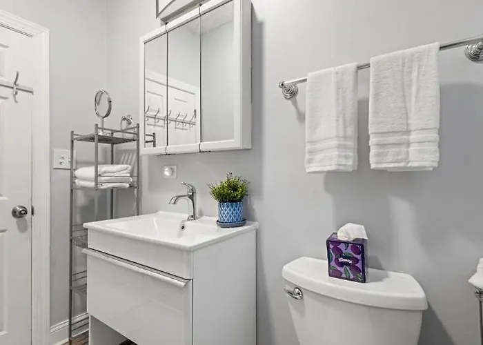 New Luxurious 5bd-2ba Duplex-free Wine-2car Parking * Chicago