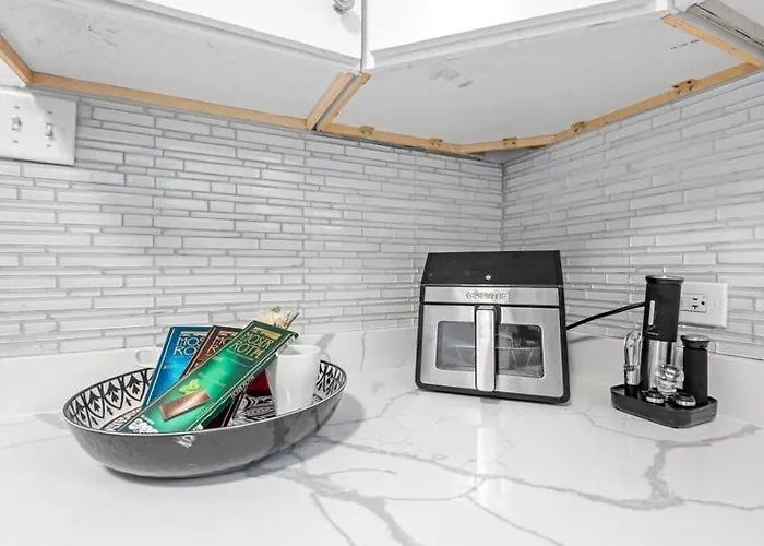 New Luxurious 5bd-2ba Duplex-free Wine-2car Parking Apartment
