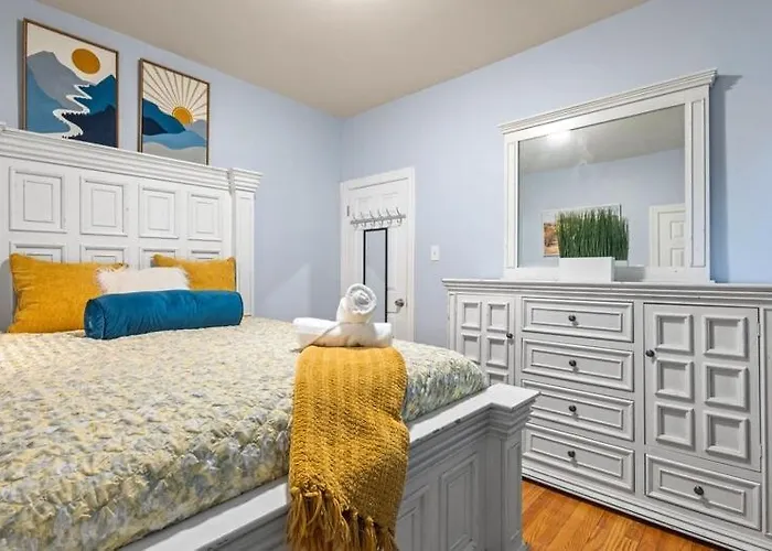 New Luxurious 5bd-2ba Duplex-free Wine-2car Parking Chicago
