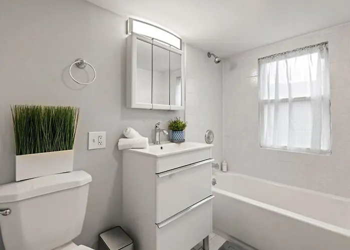 Apartment New Luxurious 5bd-2ba Duplex-free Wine-2car Parking
