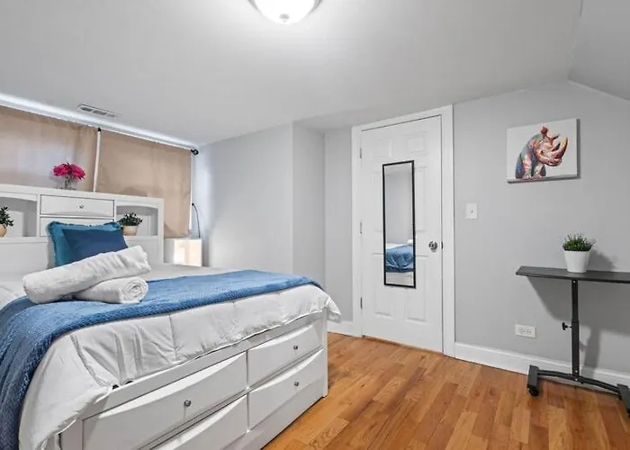 New Luxurious 5bd-2ba Duplex-free Wine-2car Parking * Chicago