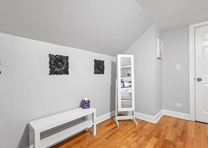 New Luxurious 5bd-2ba Duplex-free Wine-2car Parking *
