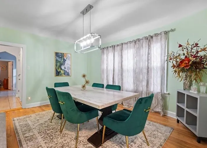 New Luxurious 5bd-2ba Duplex-free Wine-2car Parking Apartment Chicago