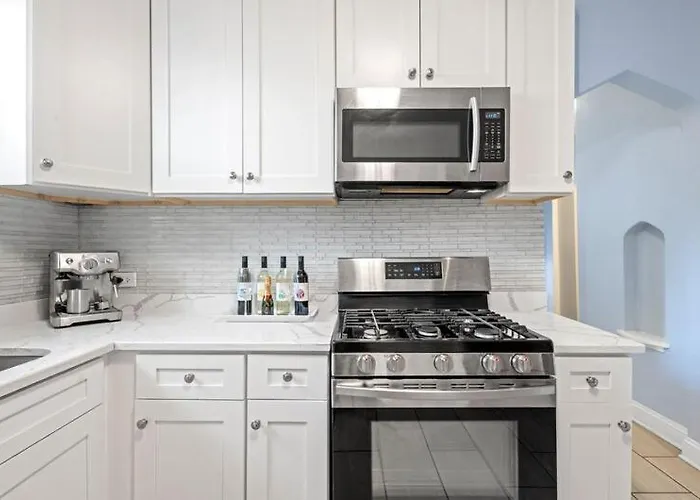 New Luxurious 5bd-2ba Duplex-free Wine-2car Parking *