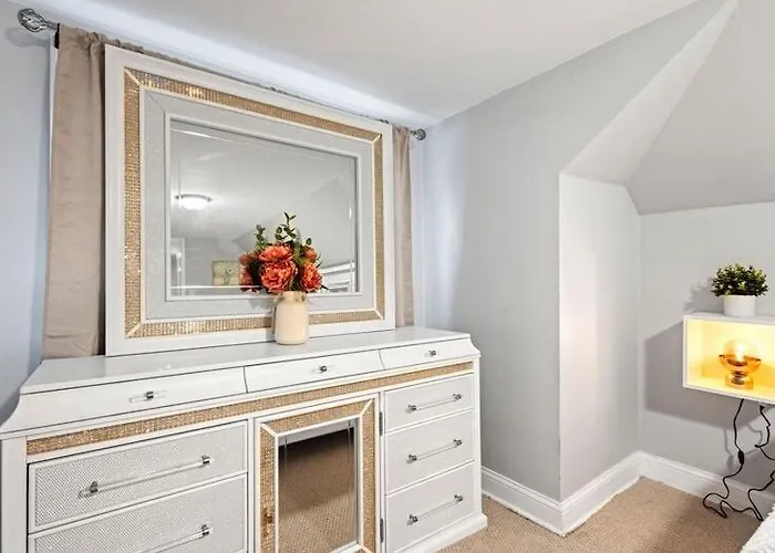 New Luxurious 5bd-2ba Duplex-free Wine-2car Parking Chicago