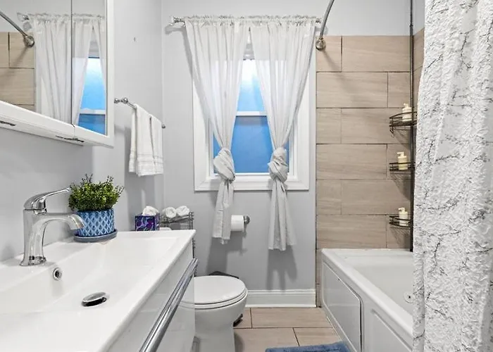 New Luxurious 5bd-2ba Duplex-free Wine-2car Parking Apartment